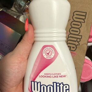Woolite Gentle Laundry Detergent - White & Pink